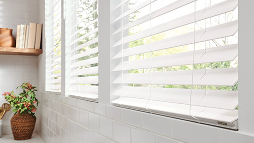 faux wood blinds in white close up